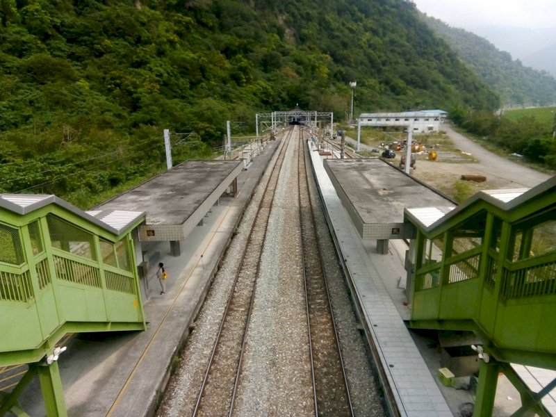 太魯閣號又事故 &nbsp;工人跨越武塔站月台遭撞送醫