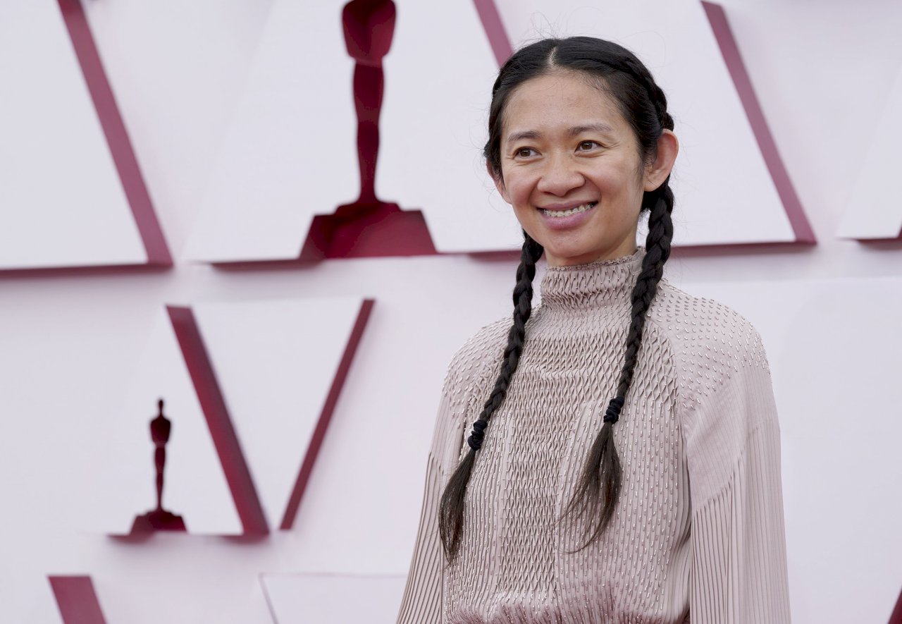 趙婷榮獲奧斯卡最佳導演 亞裔女性第一人