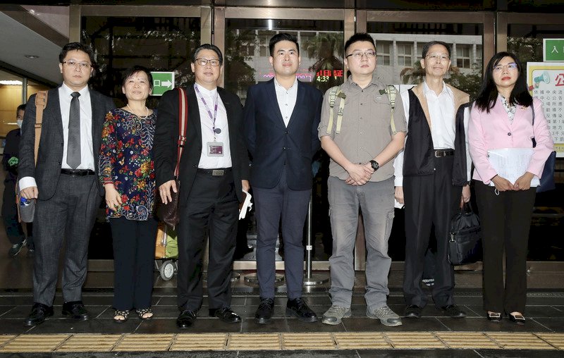 涉犯國安法遭起訴 周泓旭王炳忠侯漢廷一審無罪