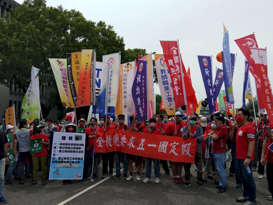 全教總喊教師加薪 行政院：有制度審慎周延評估