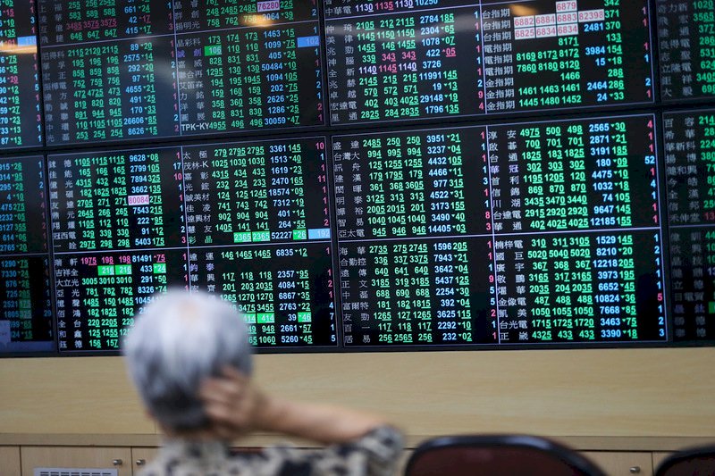 傳產類股資金派對結束？台股爆歷史天量摜破萬七