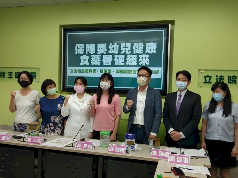 市售幼兒成長配方奶粉含糖量多 綠委籲清楚規範定位