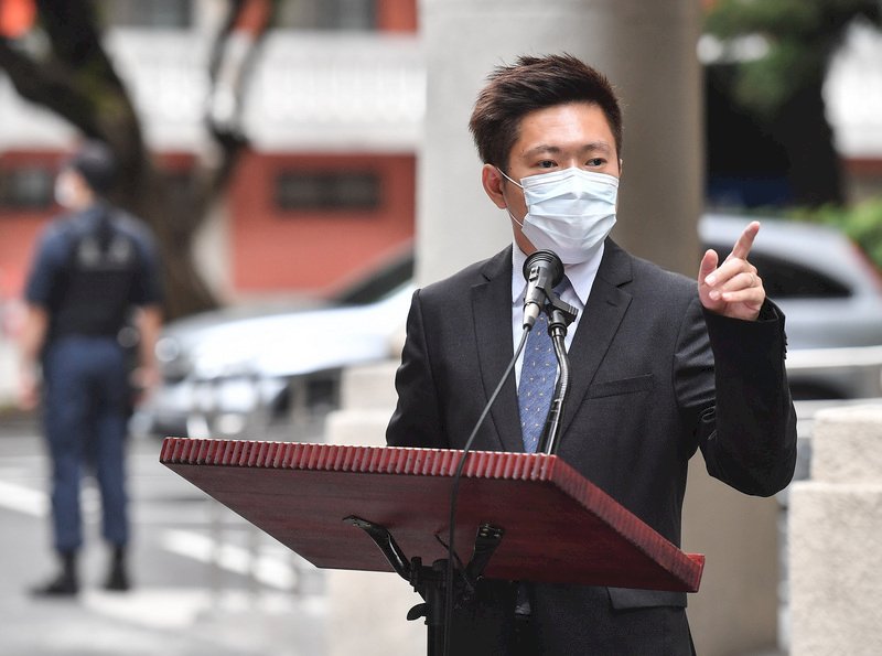 陳培哲辭疫苗審查委員與總統有關 府：遺憾不解