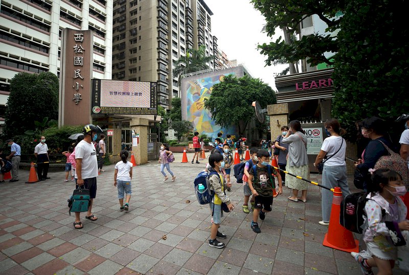 雙北停課 國民黨籲中央研議防疫照顧假勞工補貼