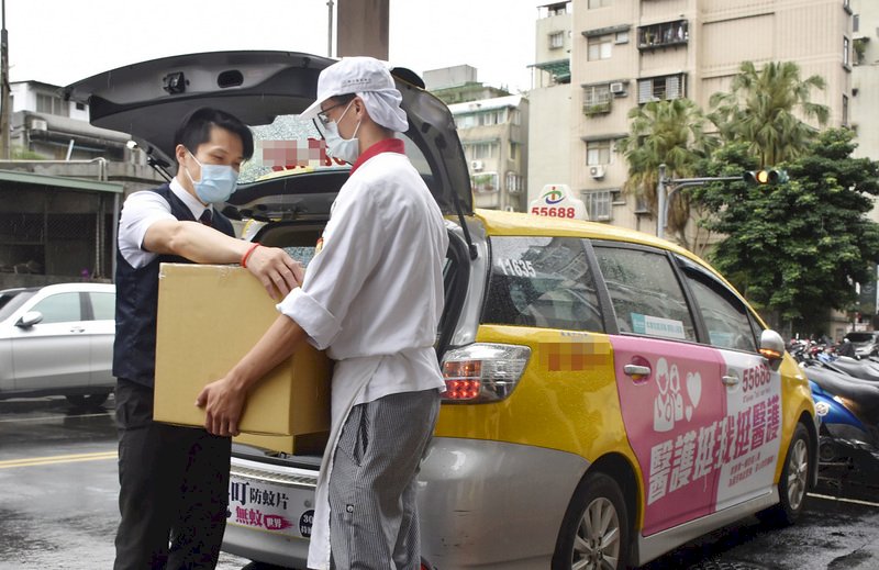 他們不想利潤 先照顧人心！大車隊外送、動物園每天直播