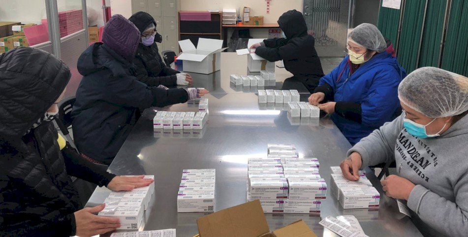 41萬劑AZ疫苗傍晚完成封緘檢驗 明配送15萬劑