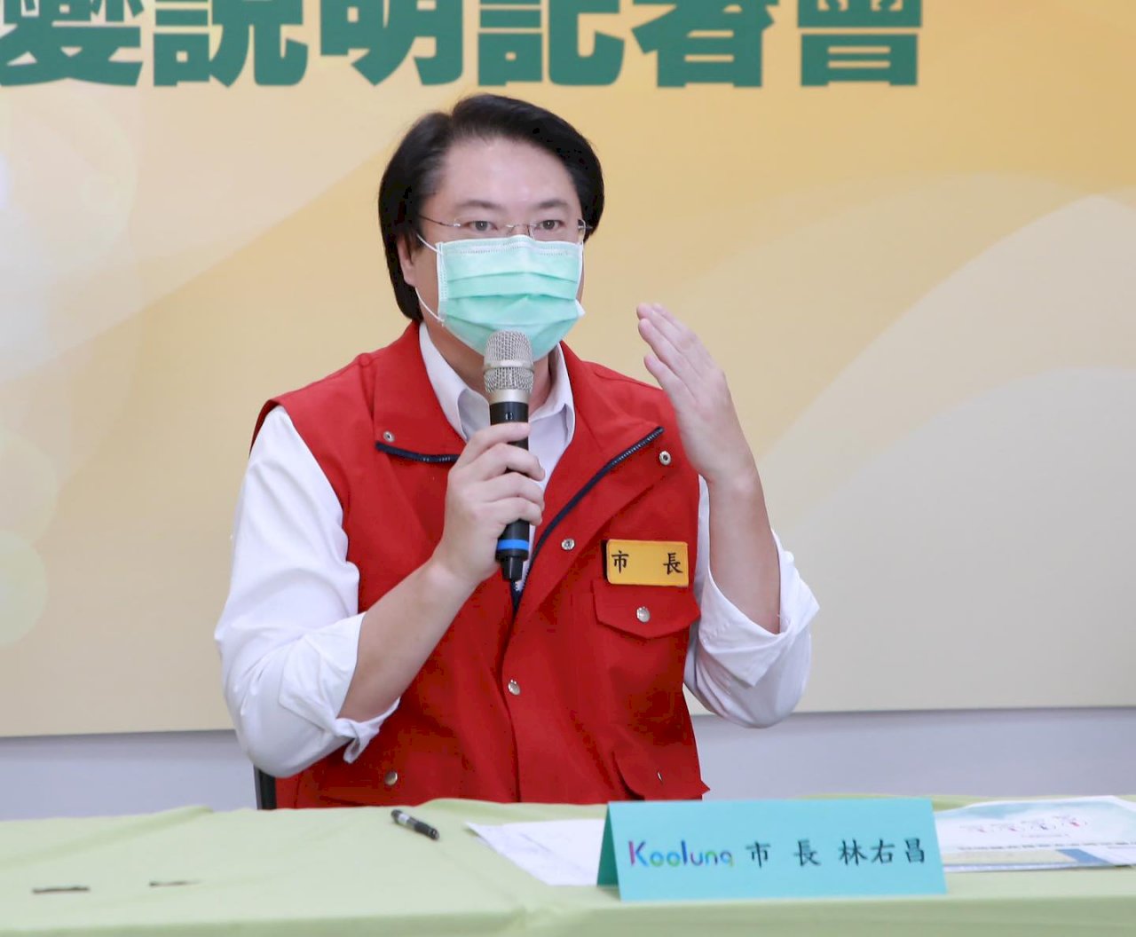 防疫計程車司機染疫 林右昌：1名同住者無症狀 已居隔並採檢