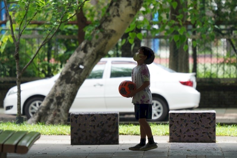 家長解封上班、小孩何處去？ 國教署：研議暑期指引