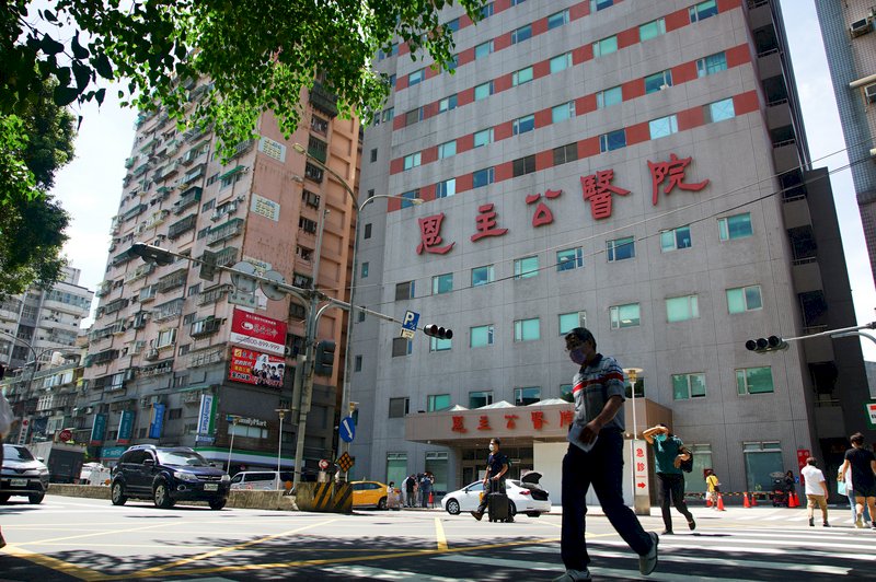新北明起恢復二級警戒 醫院長照開放探視、放寬人流管控