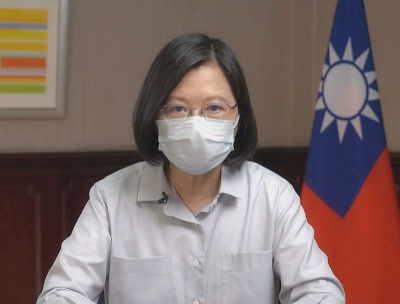 長輩染疫重症及死亡率高 總統籲務必施打疫苗