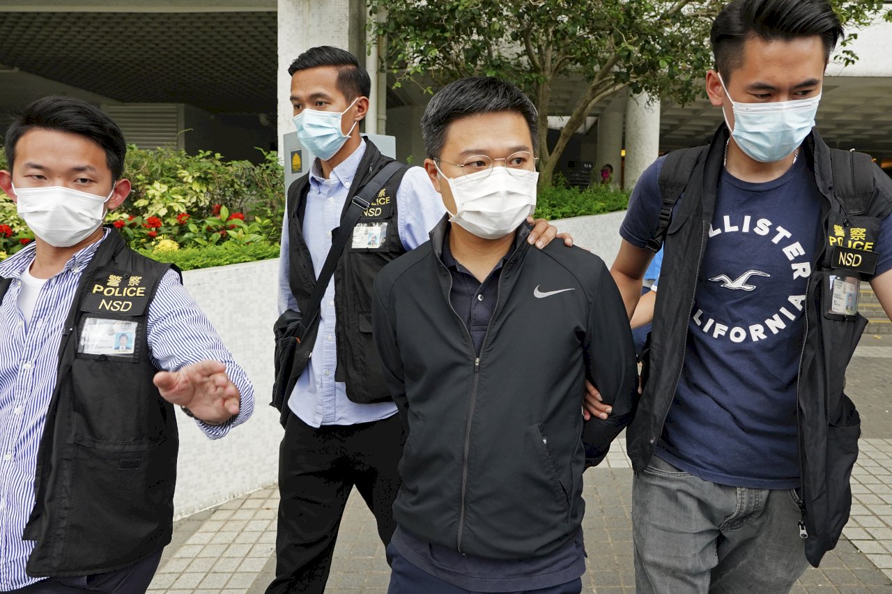 港警再度突襲搜索蘋果日報 逮捕5人
