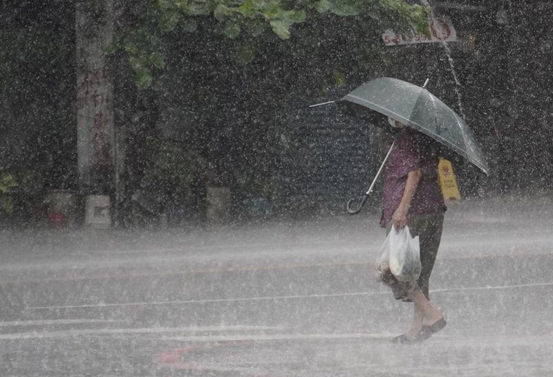 中南部留意雨勢 北、東午後雷雨增