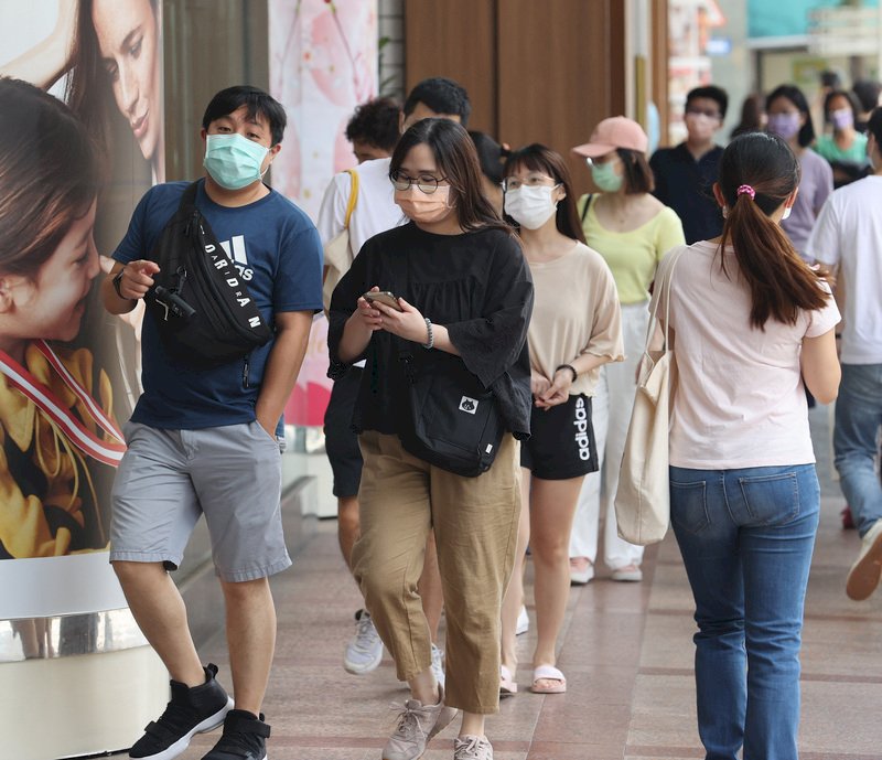 人流增加 陳時中籲避免外出