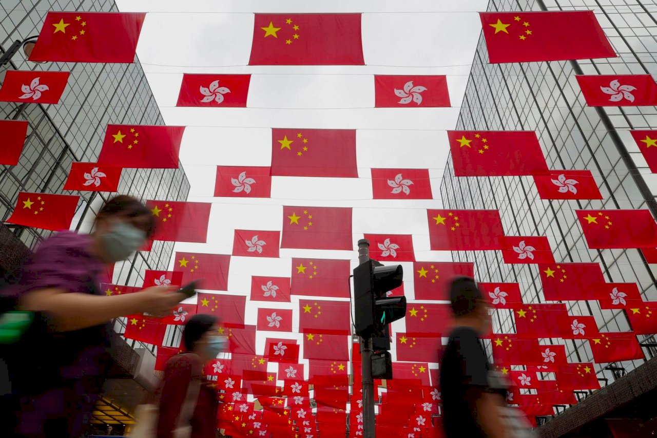 前南華早報總編輯批港官躺平 只顧討好北京使香港優勢盡失