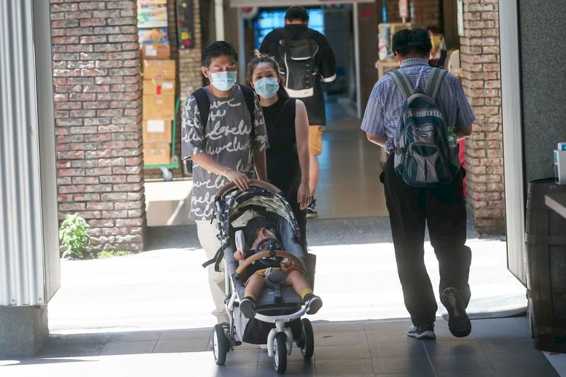 政院：2022年男性育嬰留停比例創新高