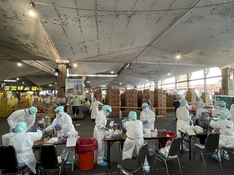 北市批發市場7/3篩檢3610人 PCR陽性新增9人
