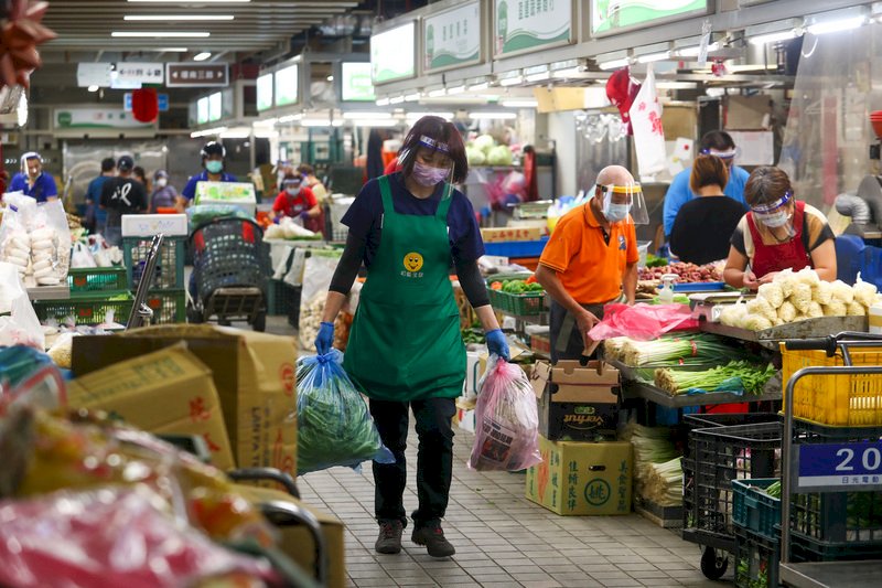 雙北休市市場陸續復市 烟花颱風未形成菜價持平供應