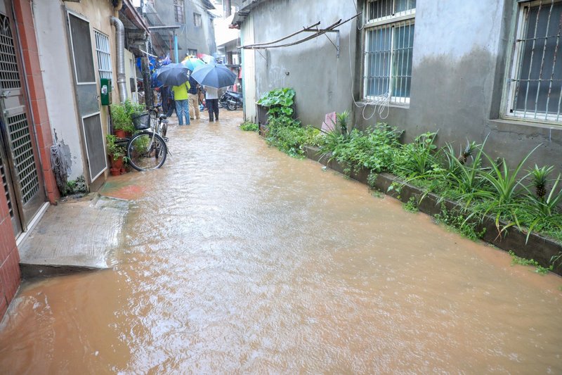 颱風外圍環流影響 中南部有陣雨或雷雨