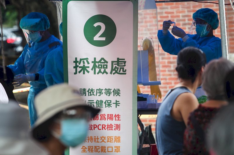 企業要求員工快篩費用誰付？勞動部：勞資協商