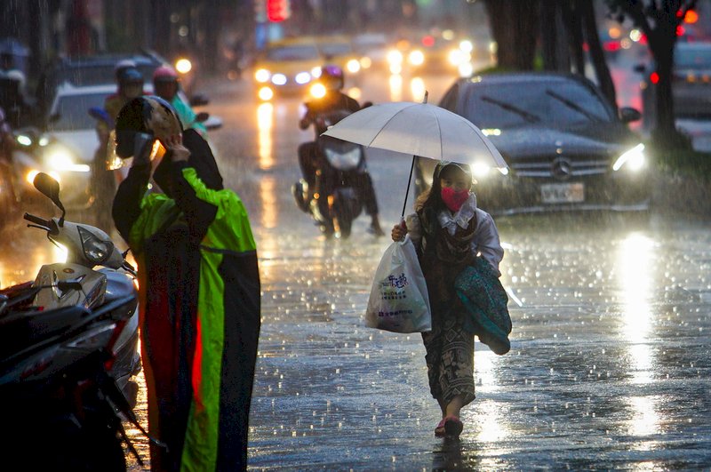 週末午後雷陣雨恐更劇烈  上午注意高溫防曬