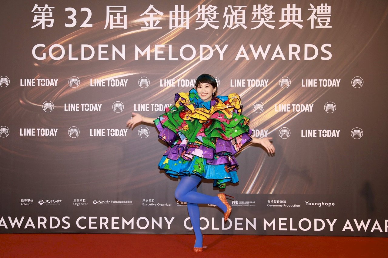 金曲32創史上最短紅毯紀錄  入圍者各秀獨特造型