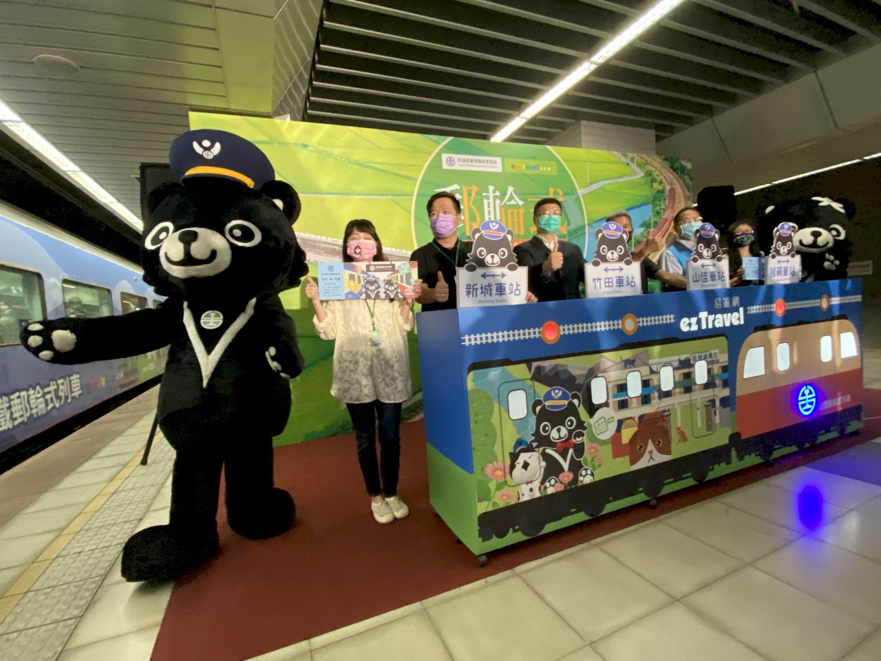 台鐵郵輪列車2.0首航 全新車廂彩繪+限定版鐵路便當及珍藏車票(影音)