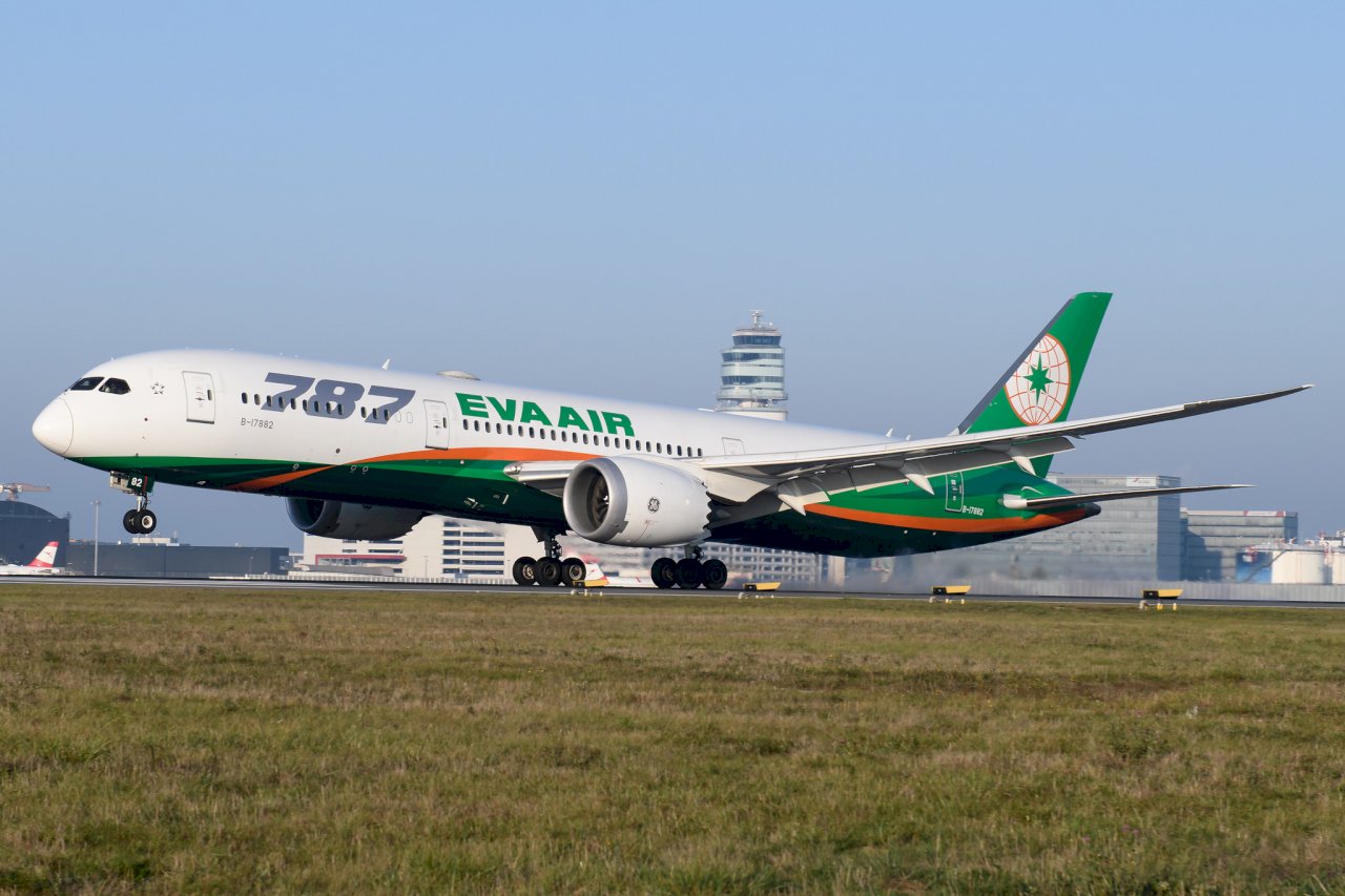 長榮機師違規案 民航局開罰機師40萬、業者200萬