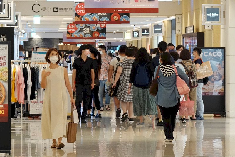 百貨業衝春節檔期 就怕確診者光顧和三級警戒