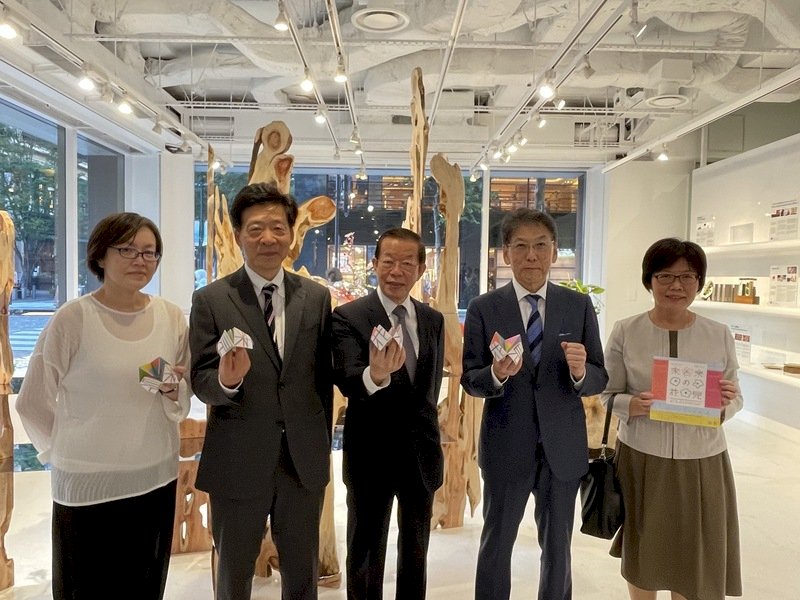 台日文化交流盛會登場&nbsp; 謝長廷「賞花」