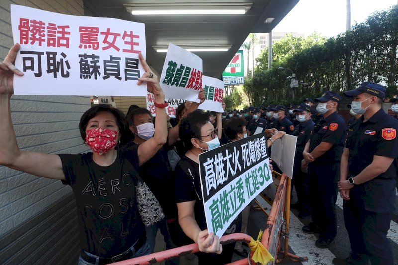 藍委「文攻武鬥」 蘇揆施政總質詢再度遭到杯葛