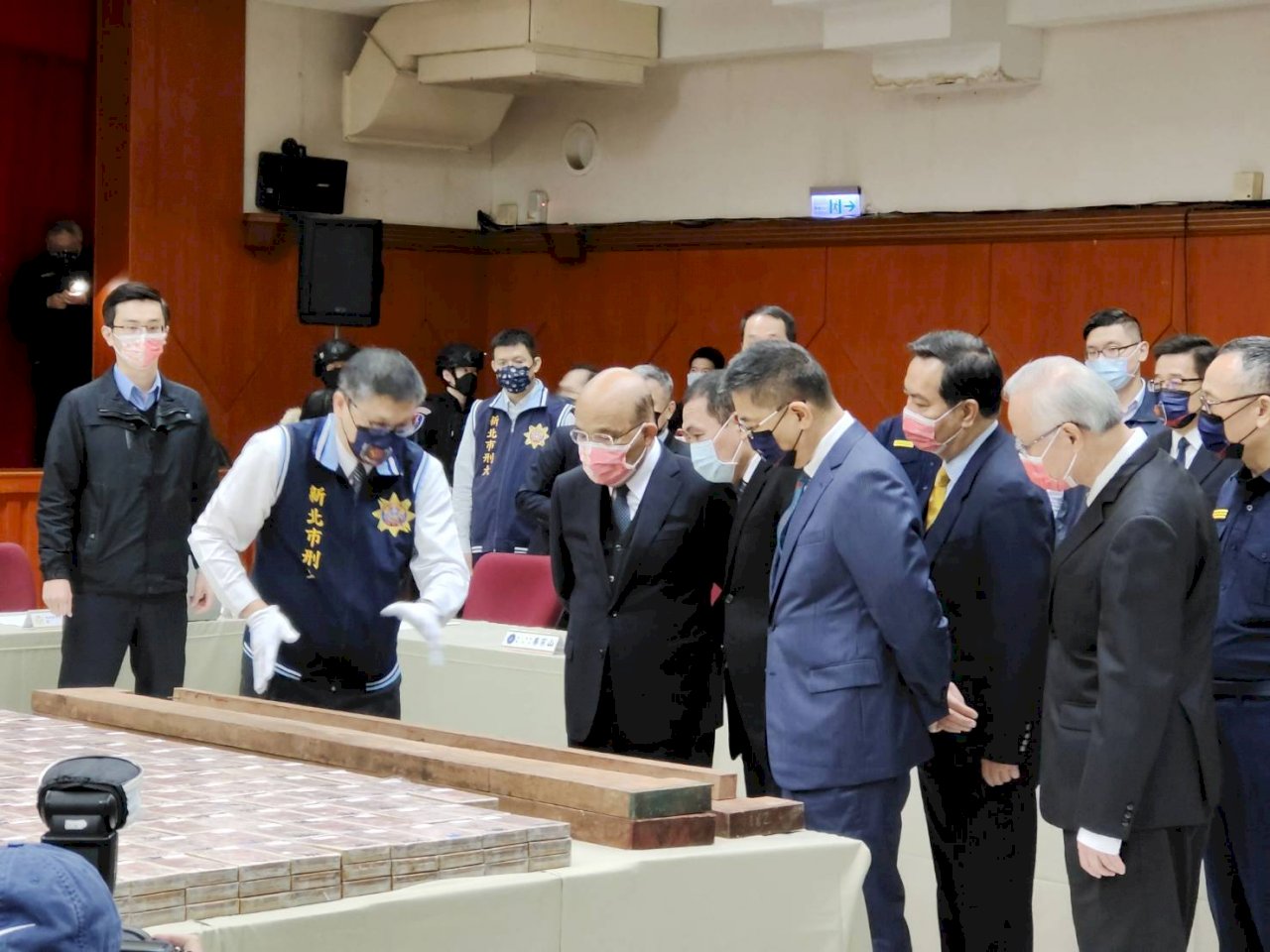 新北查獲殺手級高純度海洛因磚市價50億 蘇揆大讚緝毒護台 （ 影音）