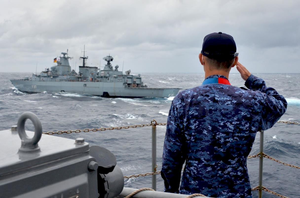 牽制中國！日德艦艇沖繩海域聯合演訓