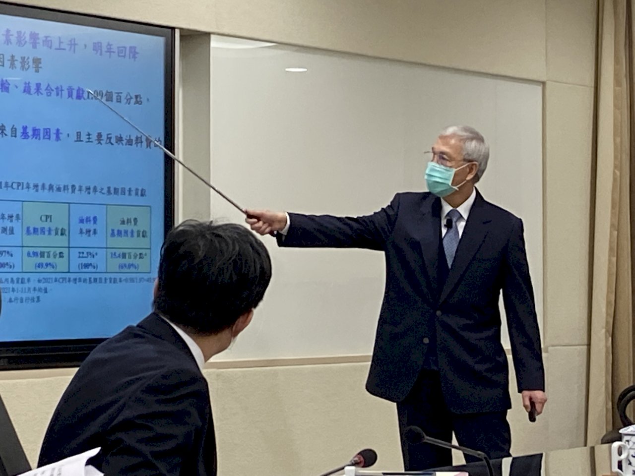 央行出手打囤房囤地者 利率續不變連7凍