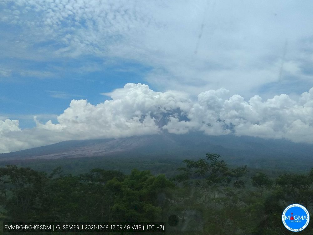 月初才造成46死 印尼塞梅魯火山再度噴發