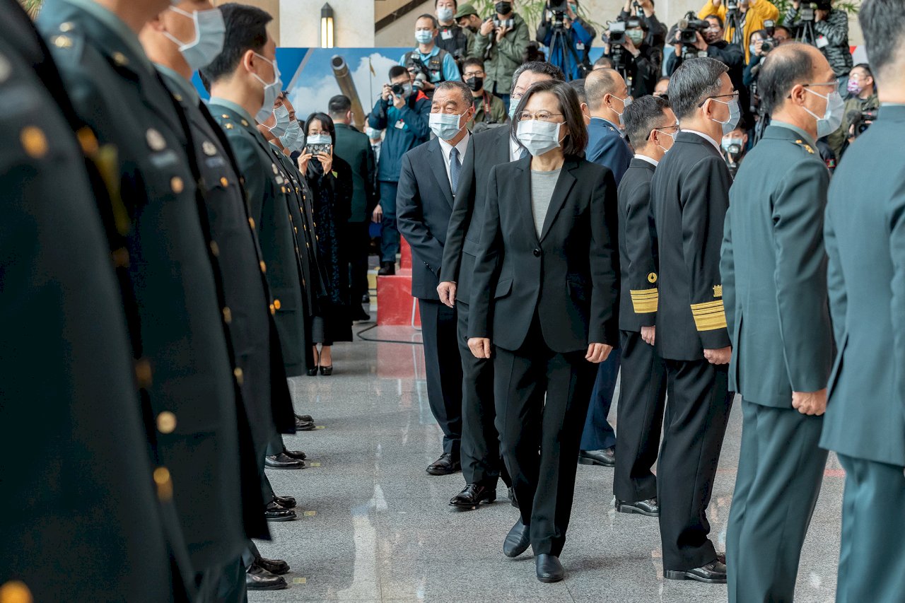 總統：因應戰爭型態及國防科技 國軍須吸引人才、留住人才