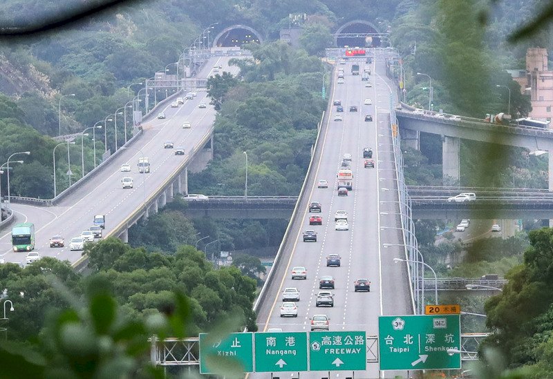 元旦連假估今車最多 注意14地雷路段