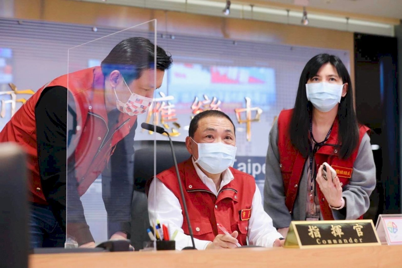 地牛翻身 新北應變中心18時開設 三重民眾受困電梯