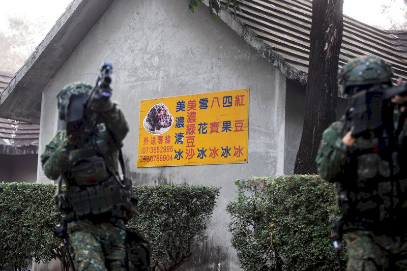 陸軍打造千坪假城鎮訓場  擬真知名店家招牌(影音)