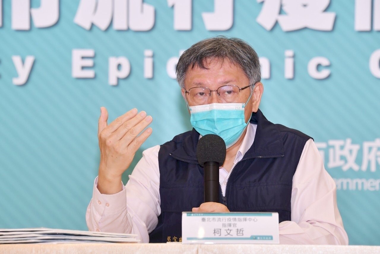 北市宣布明起暫停醫院及長照機構探視 檢查松山機場人員動線