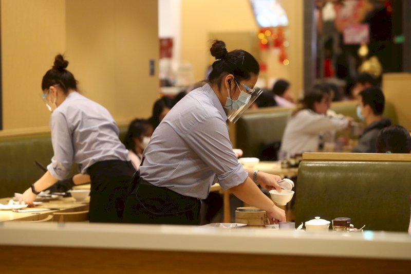 助餐旅業留用僑外生 勞動部一週內聯繫業者討論