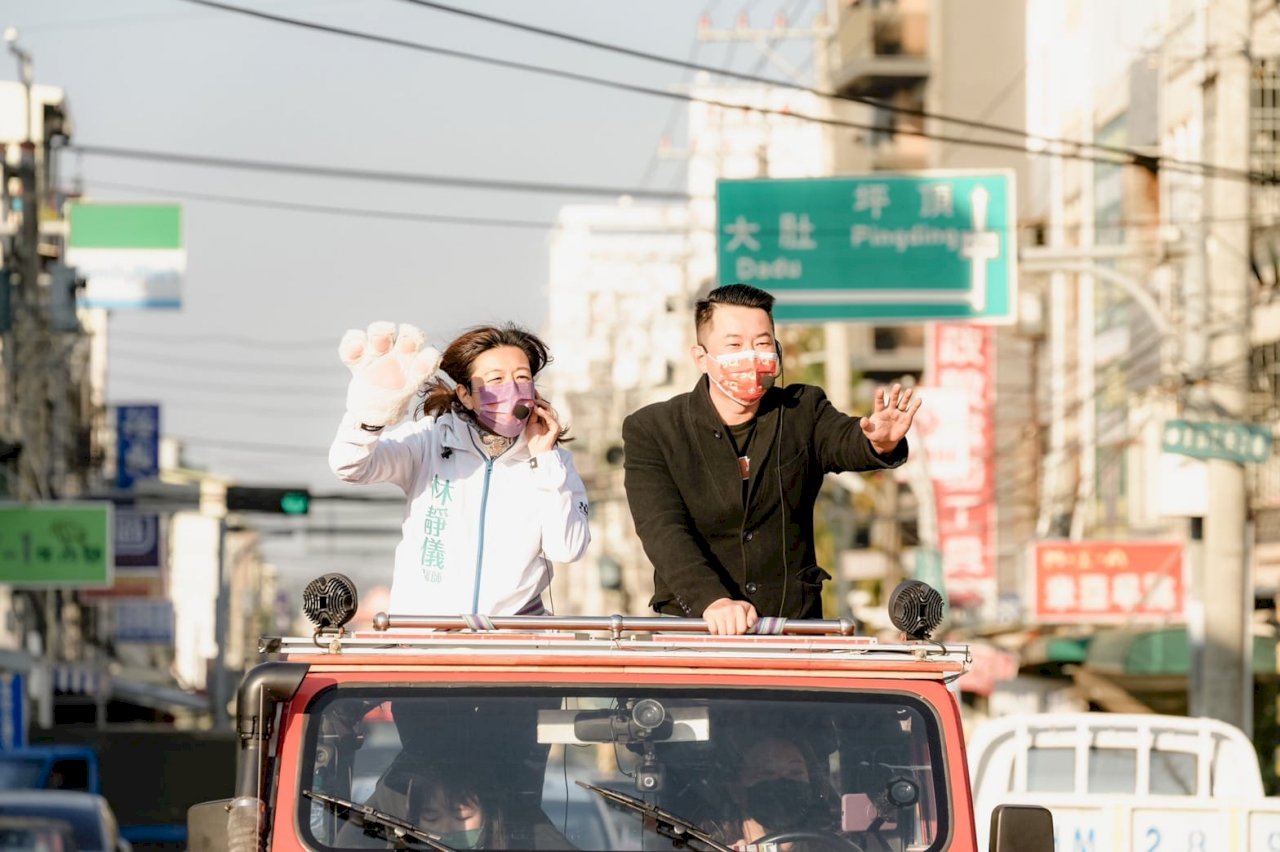陪林靜儀車掃謝票出意外 陳柏惟摔下吉普車送醫治療