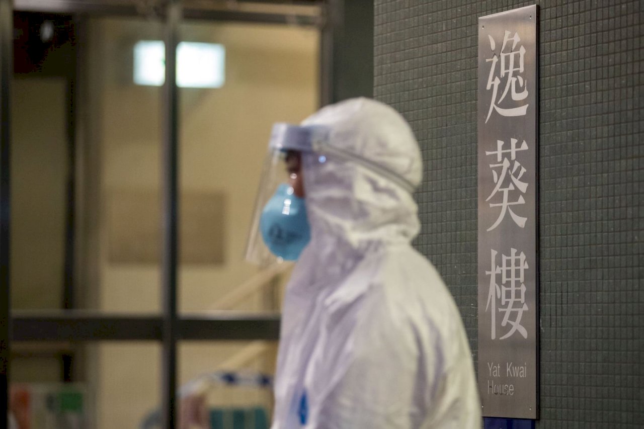 香港逸葵樓遭圍封檢疫 &nbsp;2600居民禁足5天