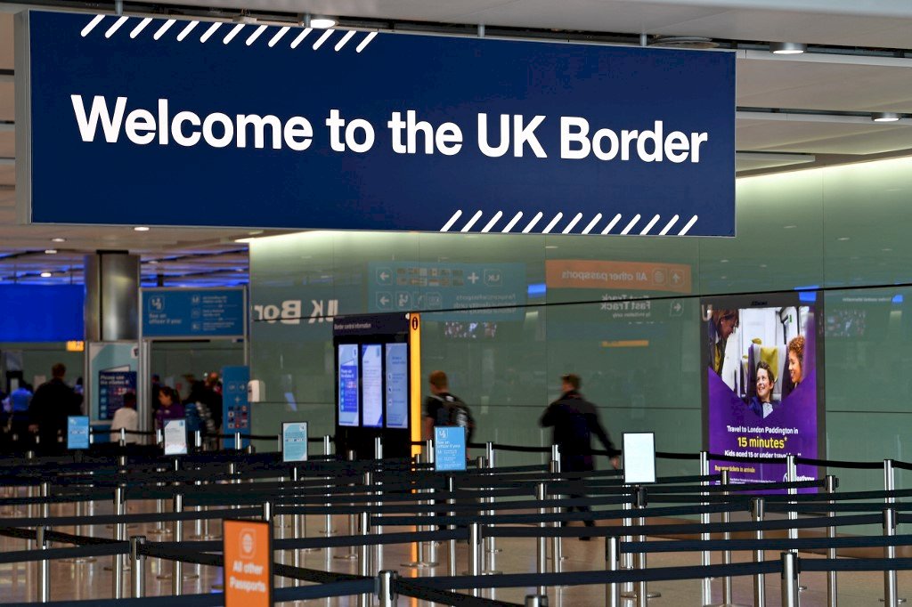 英自動通關故障機場大排長龍 內政部排除惡意網攻