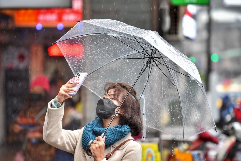 中部以北晚間起防大雨&nbsp; 3000公尺高山有望降雪