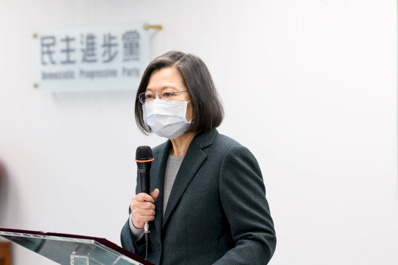 快篩試劑需求大增 蔡英文指示做好配送與銷售希望價格降到100元