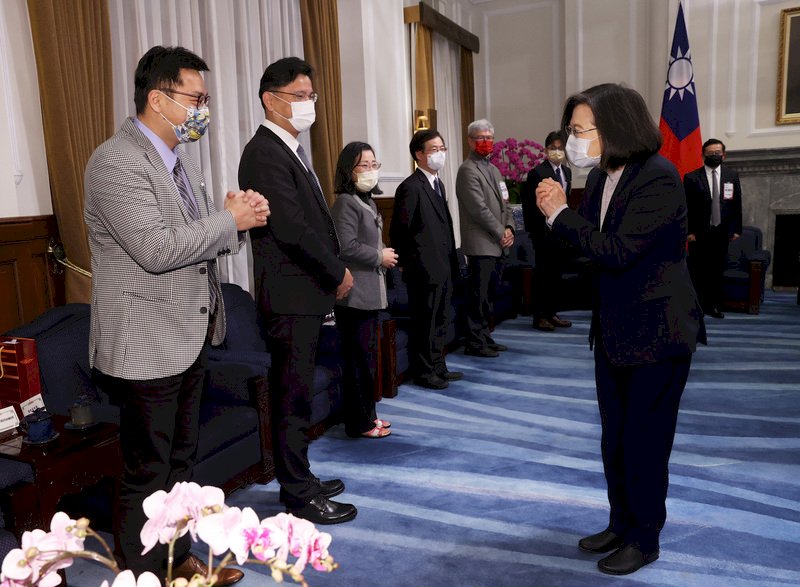 總統：數位發展部將於今年成立 盼維持領先世界優勢