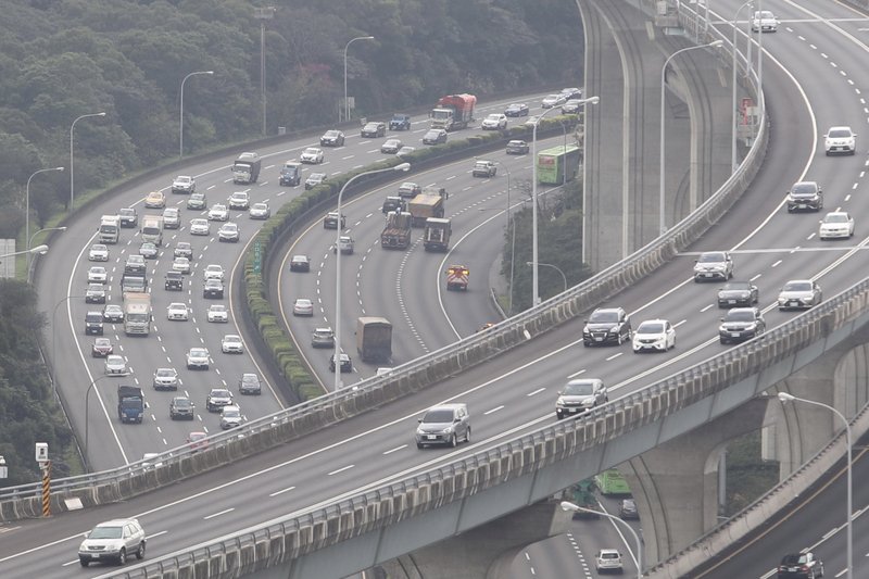 清明連假首日為南下車潮尖峰 高公局估有7大塞車路段