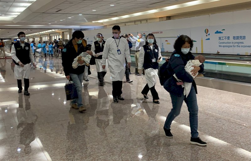 烏克蘭10僑民留學生返台&nbsp; 感謝外界關心與協助