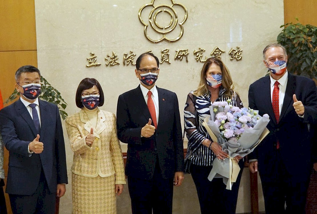 游錫堃款宴蓬佩奧 盛讚蓬佩奧是台灣最重要的友人