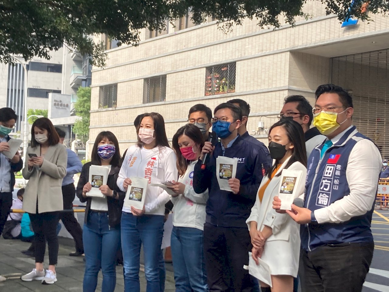 國民黨赴經部討雞排 嗆王美花請完再下台